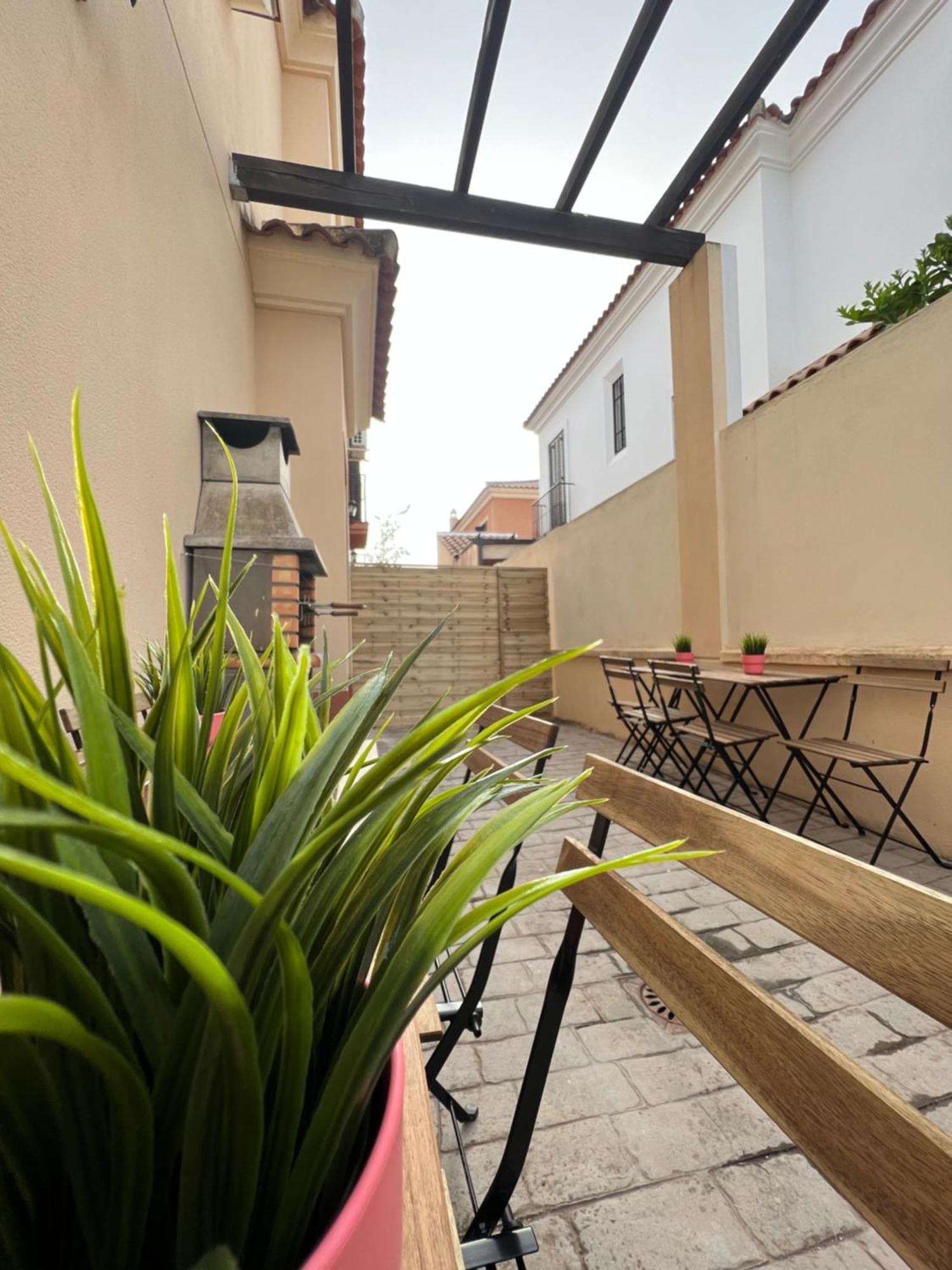 Apartamentos Sevilla Deluxe Rosales Лос-Росалес Экстерьер фото